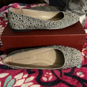 Donald Pliner Dora Carbon Kid Suede 9.5 Narrow
